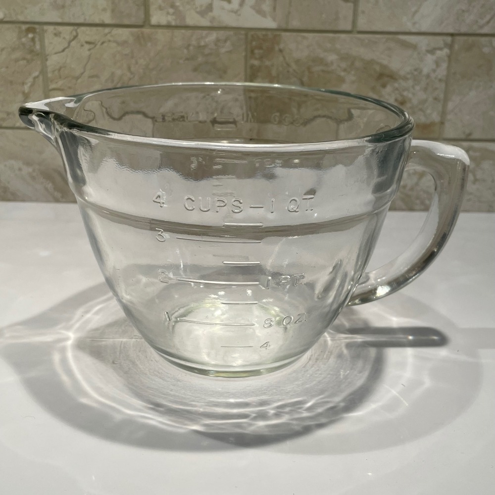 Pampered Chef 4 Cup 1 Quart Glass Measuring Cup with Spout and Handle Clear